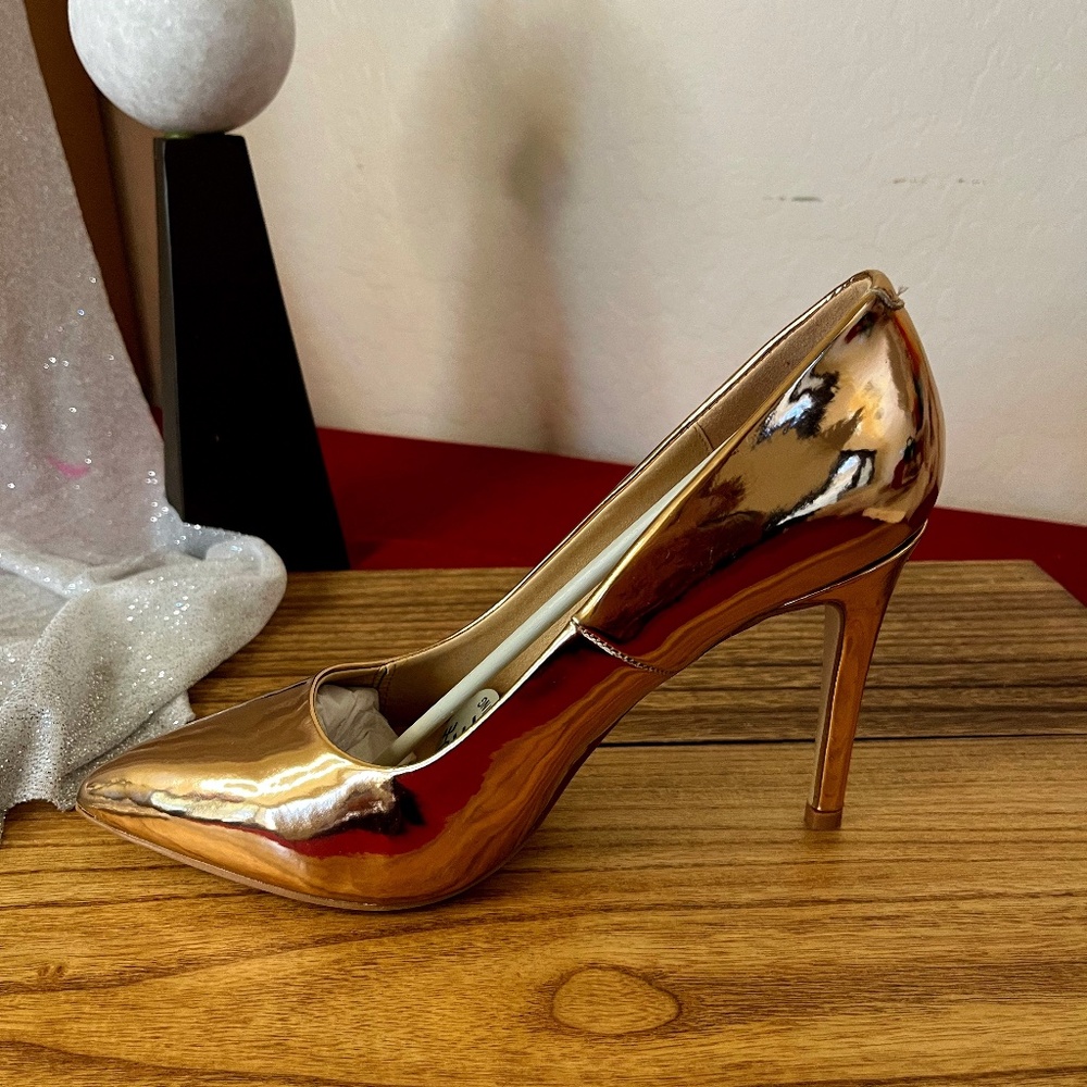 NEW Truffle Collection Rose gold 4” closed toe heel